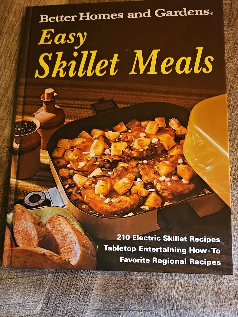 Vintage 1972 Better Homes and Gardens Easy Skillet Meals Cookbook First Edition